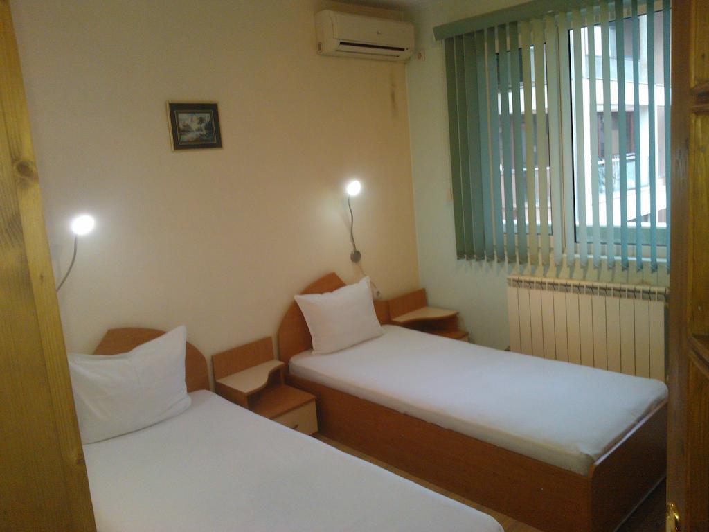 Hotel Tsarevets Asenovgrad Oda fotoğraf